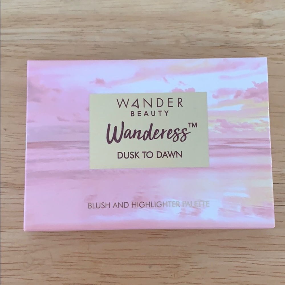 Blush and highlighter palette